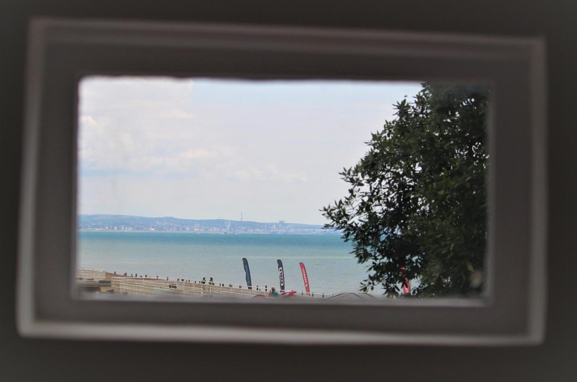 Warwick House - Stunning House With Terrace And Sea Views, Sleeps 11 Villa Уърдинг Екстериор снимка