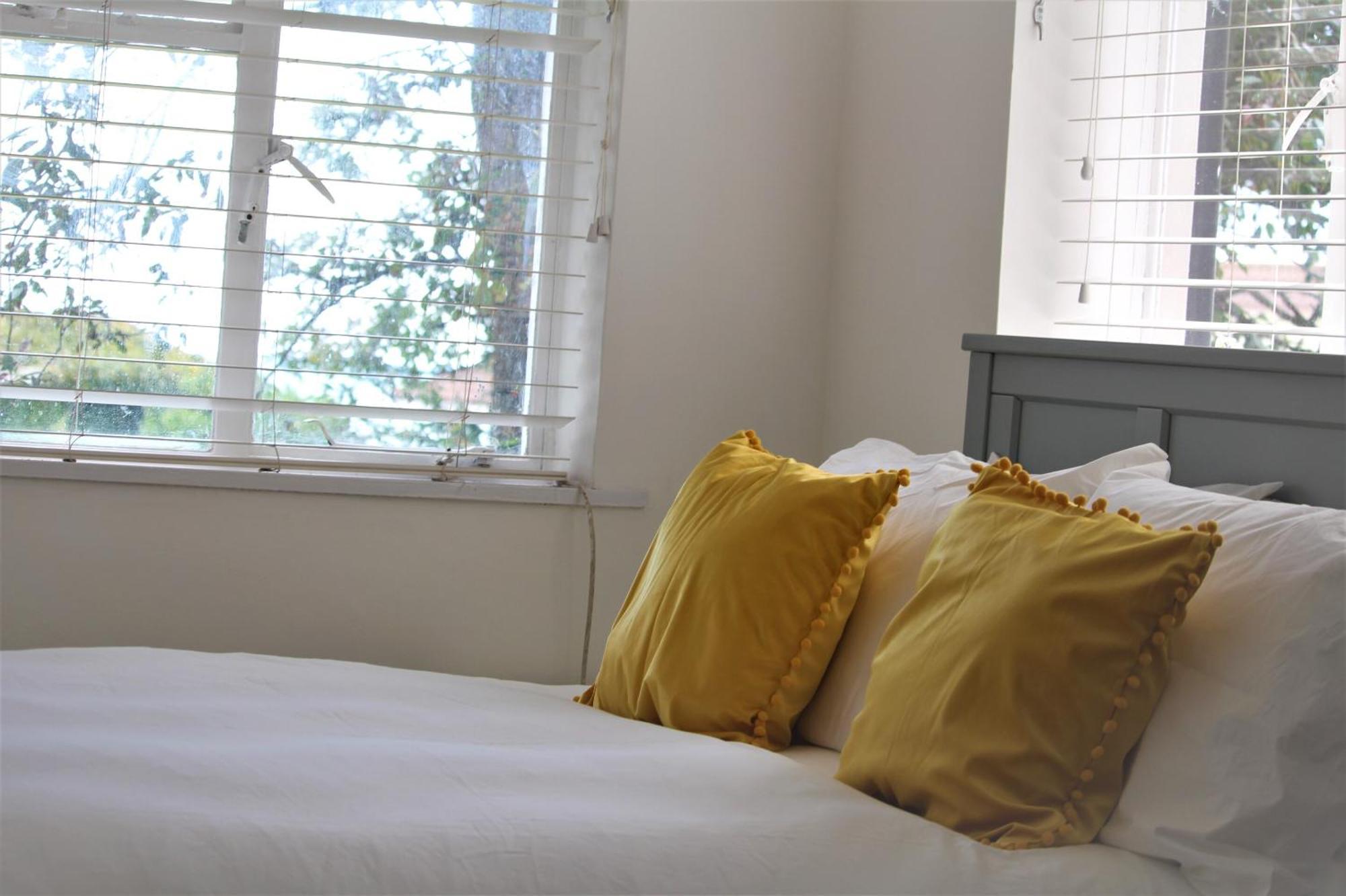 Warwick House - Stunning House With Terrace And Sea Views, Sleeps 11 Villa Уърдинг Екстериор снимка